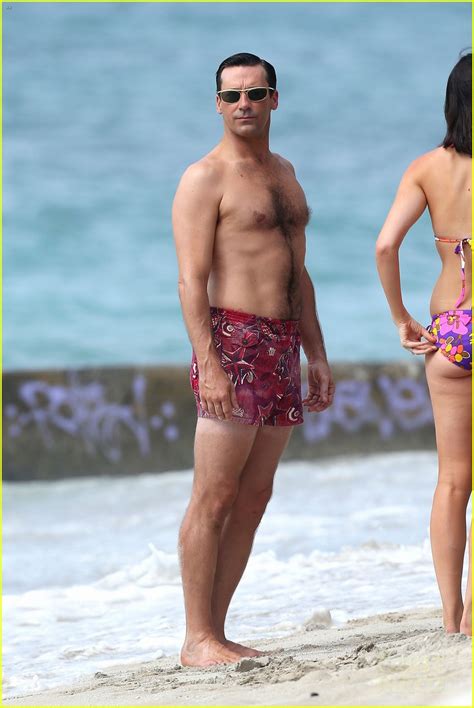 Jon Hamm Shirtless Mad Men Beach Scenes In Hawaii Photo