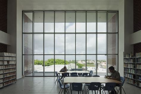 New High School / Taller Veinticuatro | ArchDaily