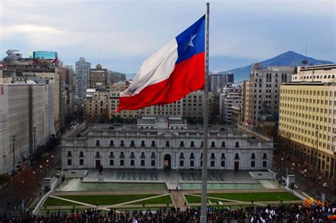 Los Emblemas Nacionales Deben Estar Expresados En El Texto De La Nueva