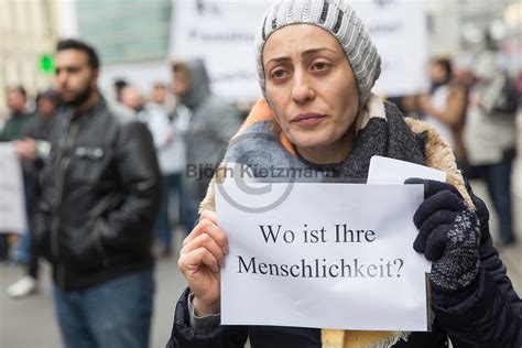 Syrer Protestieren Fuer Das Recht Auf Familiennachzug Bj Rn Kietzmann