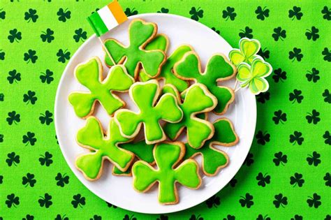 St Patrick S Day Sugar Cookies With Green Icing How To Make Recipes