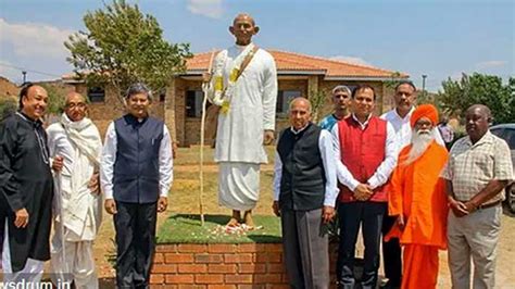 Eight-foot statue of Mahatma Gandhi unveiled in Johannesburg’s Tolstoy ...