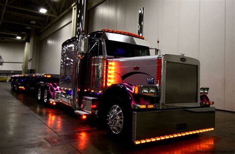 100 Cool Trucks Wallpapers