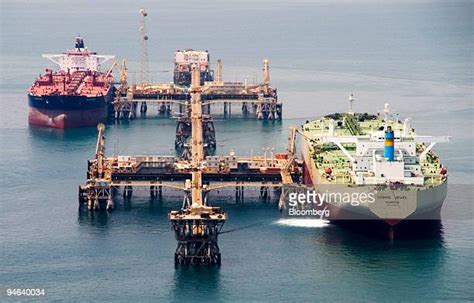 Basra Oil Terminal Photos and Premium High Res Pictures - Getty Images