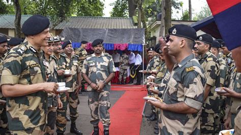 Bangladesh Unrest Bsf Dg Reviews Border Preparedness