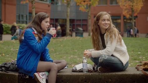 Hailee Steinfeld's "The Edge of Seventeen" Trailer is Super Dark | Teen ...