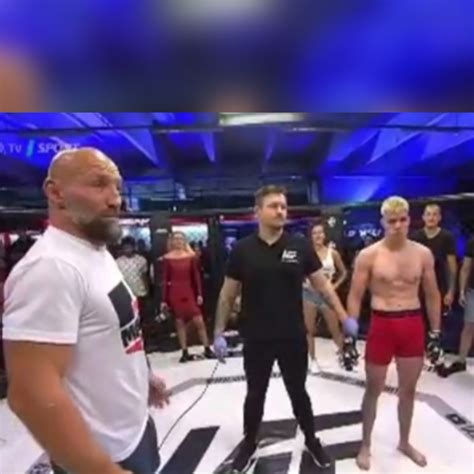 Cirkus Na Turnaji Iam Fighter S Eskou Legendou V Hlavnej Lohe Mma