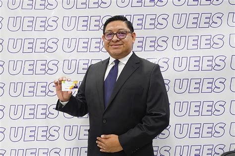 Entrega De Carnets Para Graduados Marzo Universidad Evang Lica