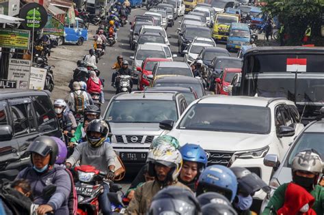 FOTO Padat Merayap Begini Kondisi Arus Lalu Lintas Di Kawasan Puncak