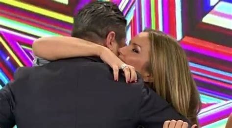 Marta López y Alfonso Merlos se besan por primera vez en directo en Ya