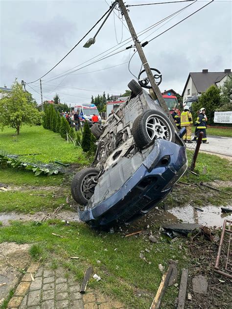 Jędrzejów Seria wypadków na drogach powiatu jędrzejowskiego zdjęcia