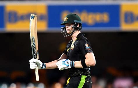 Steven Smith raises his bat after reaching his fifty | ESPNcricinfo.com