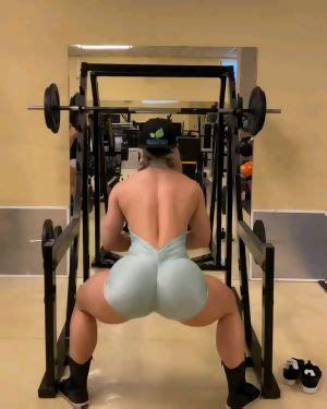 Vivi Winkler Twerk And Squat HD Porn Pics