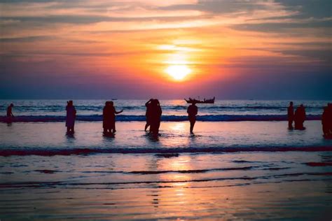 Kenapa Tidak Boleh Pakai Baju Warna Hijau Di Pantai Selatan Jawa