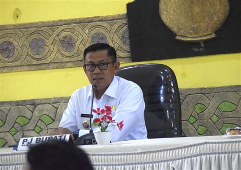 Pj Bupati Bartim Instruksikan Tim Identifikasi Masalah Kemiskinan