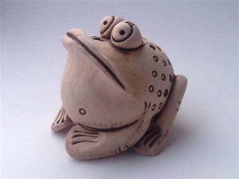 cute frog sculpture animation | Cute frogs, Pottery animals, Sculpture