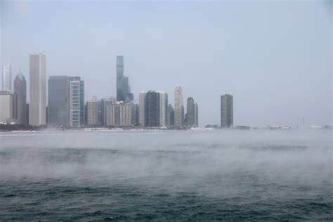 Time-Lapse Video Shows Lake Michigan Evaporating as Temperatures Plunge ...