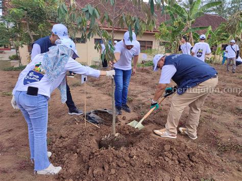 Jasa Tirta I Gandeng Indra Karya Hijaukan Kalipare Malang