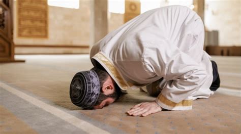 Hati Hati Menguap Bisa Jadi Sebab Batal Sholat Nabawi Mulia Umroh