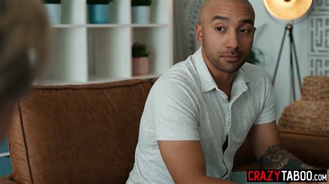 MILF Counselor With Huge Tits Dee Williams Is A Marriage Problem Solution