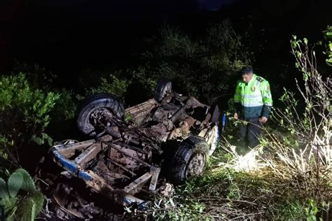 Tragedia en Ayacucho 3 fallecidos y 15 heridos tras caída de combi a