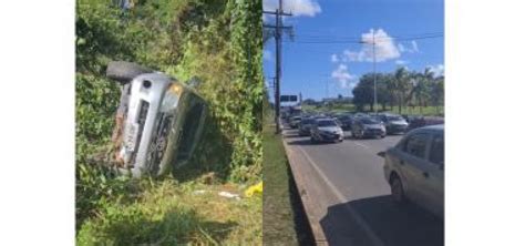 Motorista Capota Carro Na Avenida Paralela Homem Fica Ferido E