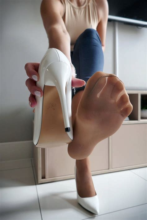 Pantyhose Toe Lover On Twitter Rt Annabel Xo Cleaning And