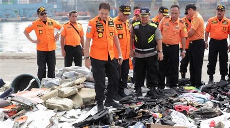 Continúa La Búsqueda De Las Cajas Negras Del Avión Estrellado En