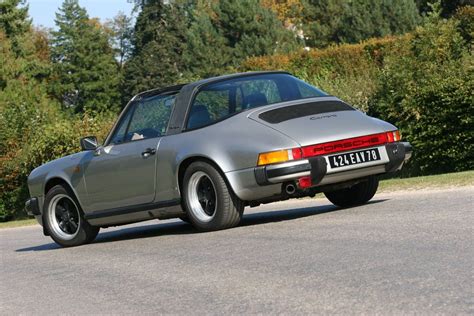 Photo PORSCHE 911 G Carrera 3 2 Targa Targa 1983 Motorlegend