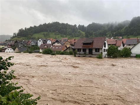 Smrtonosne poplave u Sloveniji mjesta odsječena službe spašavaju