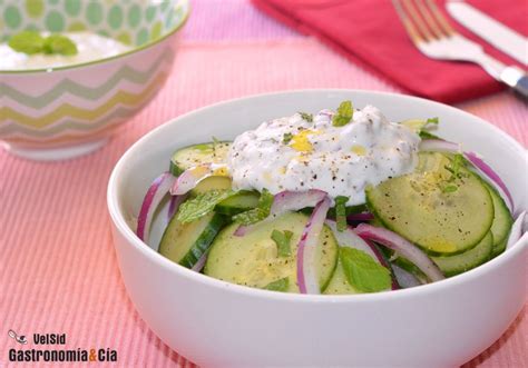 Ensalada De Pepino Con Salsa De Yogur Y Hierbabuena Sencilla