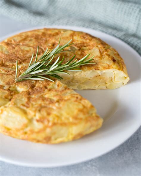 Spanish Omelette Tortilla De Patata Six Hungry Feet