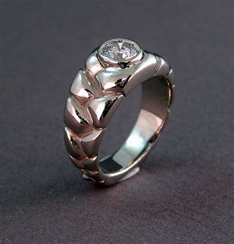 Custom Wedding Ring with an Overlap Braid Design