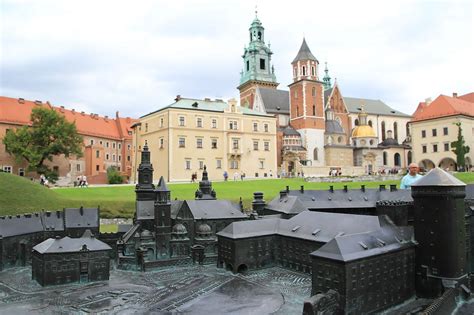 Wawel w Krakowie Kraków Małopolska Zamki i twierdze Atrakcje Krakowa