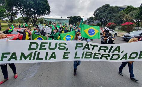 Marcha da Família movimenta ruas de Curitiba passeata neste sábado 15