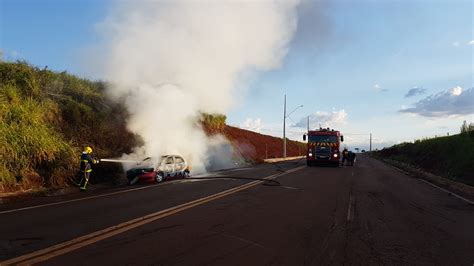 Corpo é encontrado carbonizado dentro de veículo incendiado na BR 277