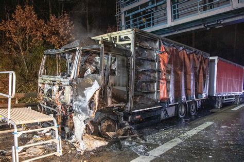 Dramatischer Brand Auf A Bei Bad Hersfeld Lkw Mit Lebenden