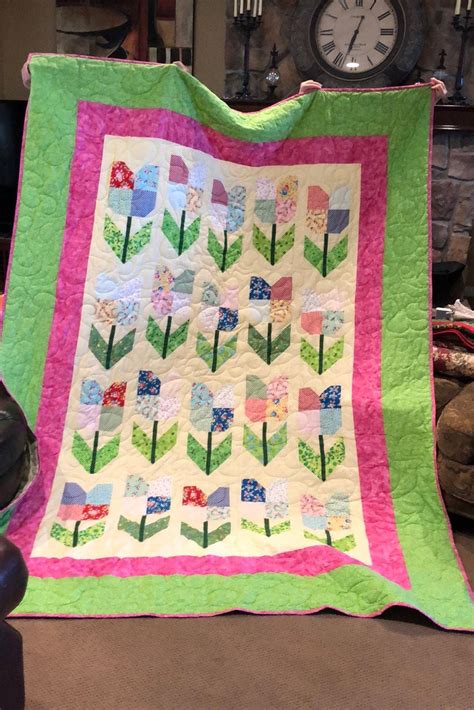 TOTALLY TULIPS QUILT Etsy