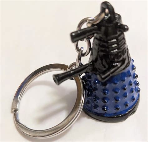 Dr Doctor Who Dalek Metal Charm Robot Figurine Keychain Cosplay Key