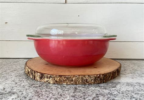 Vintage Pyrex Flamingo Pink Round Casserole Bowl Covered Dish With Lid