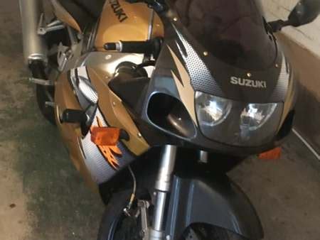 SUZUKI Suzuki Gsx R Srad 750 Original Carb Version Used The Parking