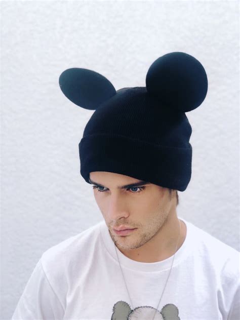 31 Kuvaa Aiheesta Prada Mickey Mouse Beanie