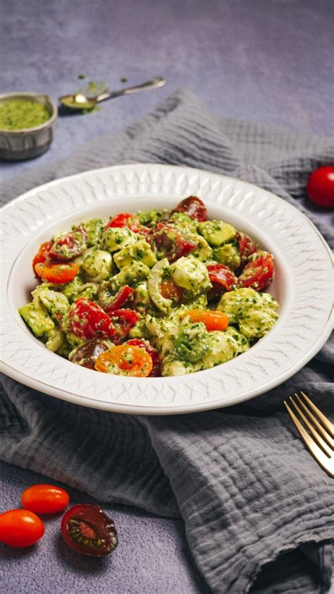 Salada De Tomate Abacate E Mozzarella Com Pesto Inês Gens Mendes