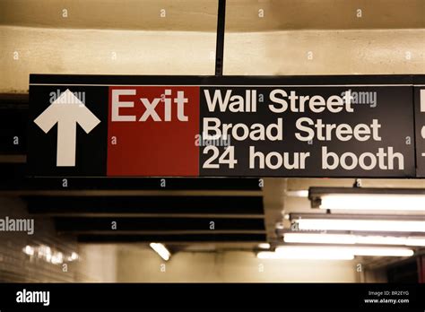 Wall street subway station Stock Photo - Alamy