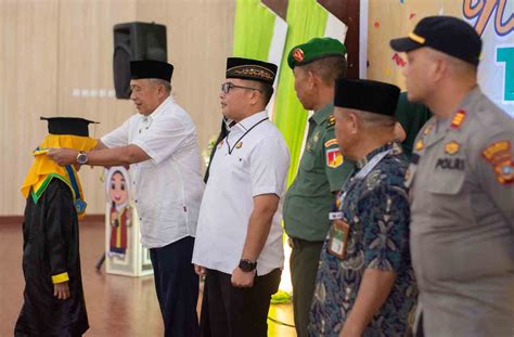 Wabup Banggai Furqanuddin Hadiri Wisuda Santri 50detik