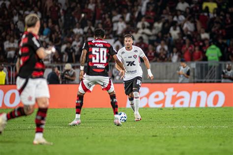 Goleadas Que O Flamengo Sofreu - Vitória é atropelado pelo Flamengo e sofre a maior goleada da era dos ...
