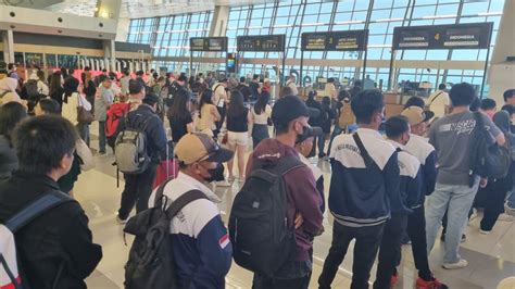 Antrean Layanan Imigrasi Di Bandara Akibat Gangguan Pusat Data Nasional