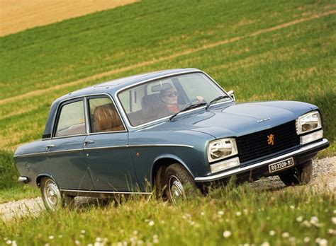 AUTOMOBILES HISTORIQUES. Peugeot 304, l'incroyable succès de la "204 ...