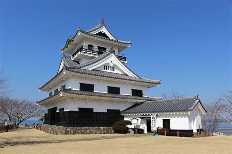 館山城の写真：模擬天守（南東から） 攻城団