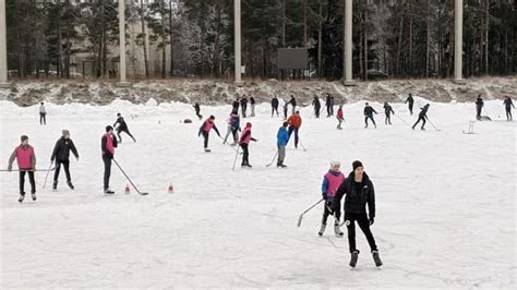 Suosituimpina aikoina Oulunkylän tekojäällä kävijävirta on noin 500